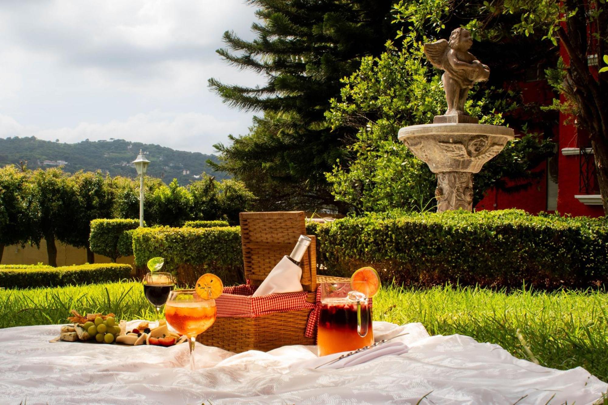 فندق وسبا ومركز مؤتمرات إكستابان دي لا سال ماريوت المظهر الخارجي الصورة A picnic in Italy
