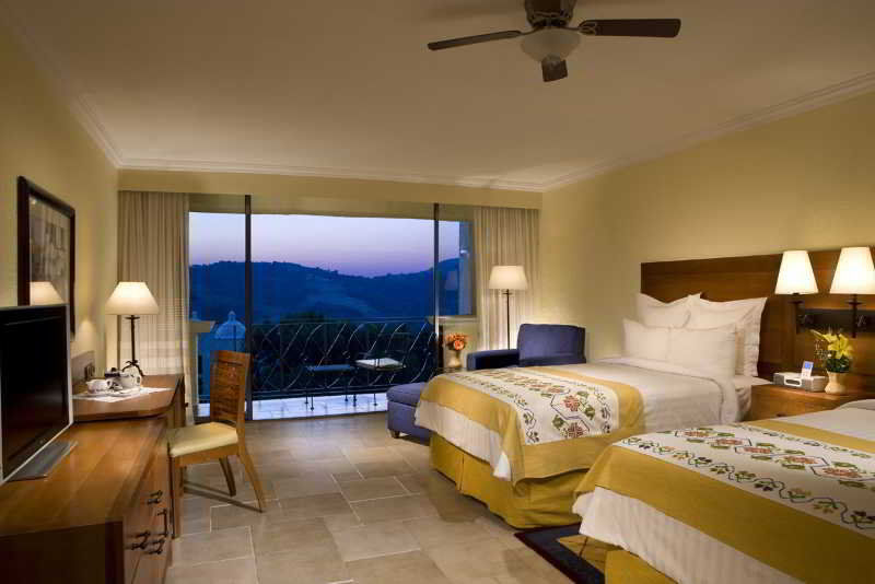 فندق وسبا ومركز مؤتمرات إكستابان دي لا سال ماريوت المظهر الخارجي الصورة A guest room at the Four Seasons Resort